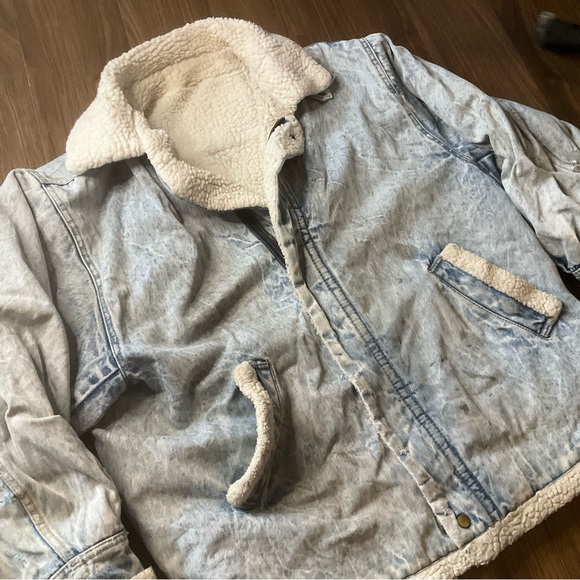 Vintage distressed oversized Sherpa lined denim jacket - Picture 2 of 15